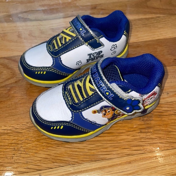 Paw Patrol Light Up Sneakers Skid Resistant & Mark Resistant Size 6 Baby - Picture 2 of 7